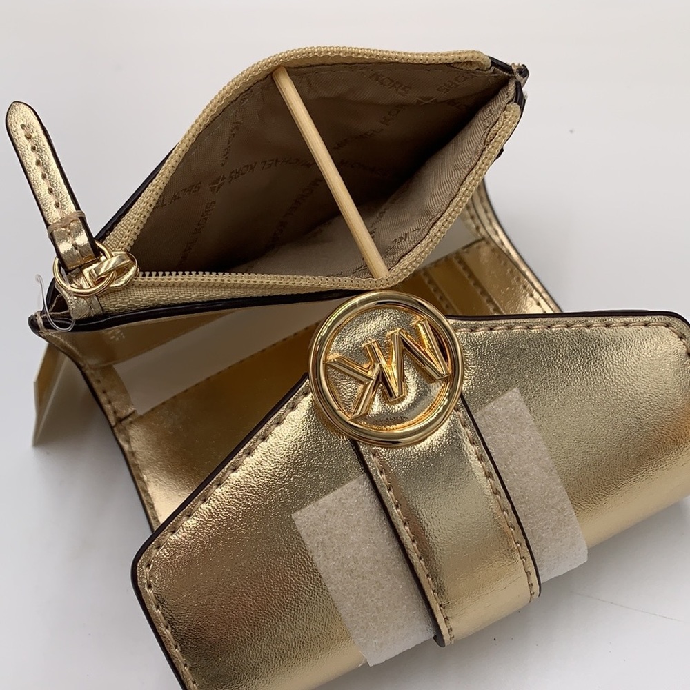 MICHAEL KORS
Carmen Medium Faux Leather Wallet
Pale Gold - Picture 12 of 13